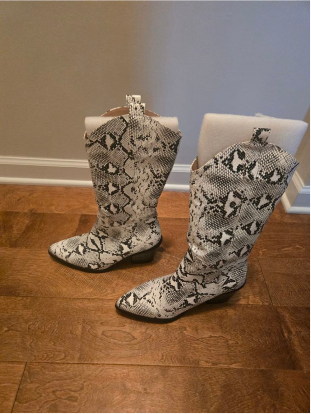 Women's Heeled Boots White Black Snake Print Size
